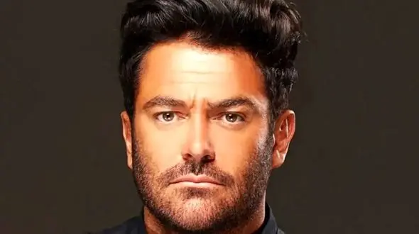 قهر جنجالی رضا گلزار بعد سوال عجیب رشیدپور در برنامه زنده/ فقط بخاطر چشمای سبز، تیپ و ظاهر وارد سینما شدی؟+ویدیو