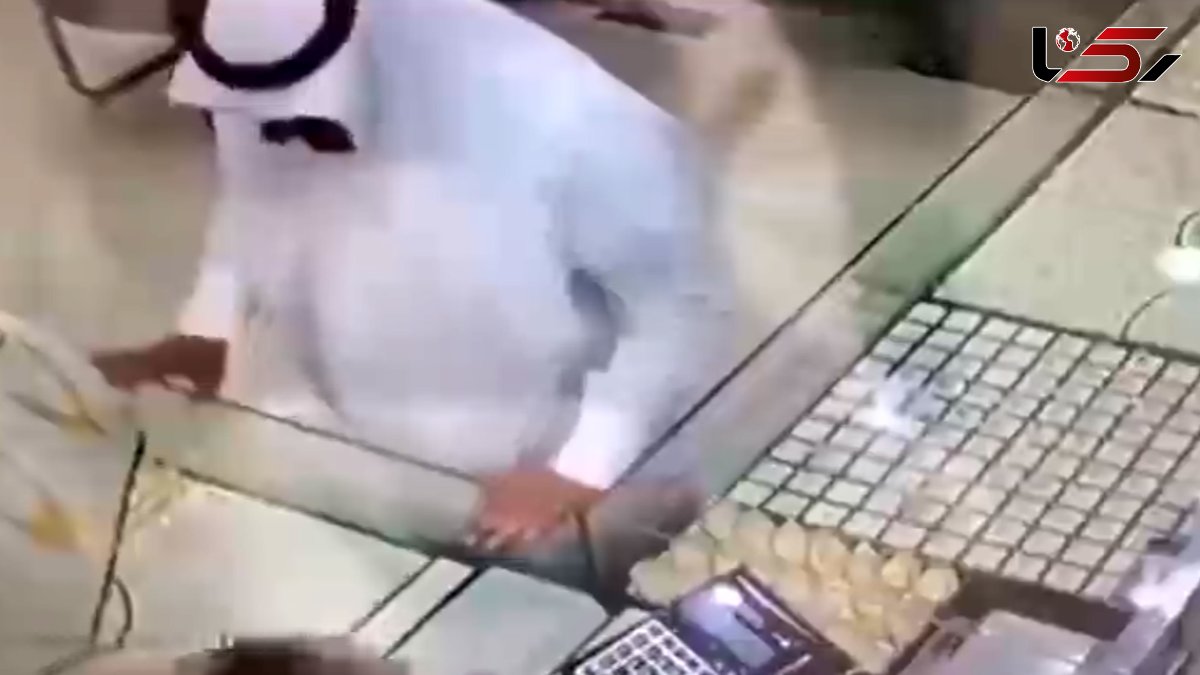 سرقت ناشیانه جوان سعودی از جواهر فروشی + فیلم