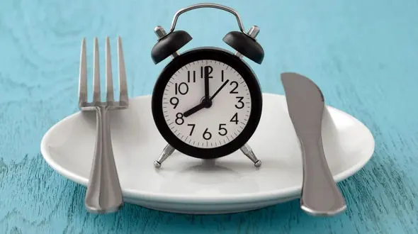 آیا رژیم فستینگ برای همه مناسب است؟