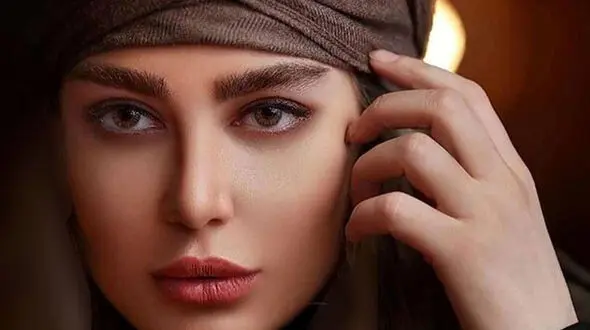 تیپ متفاوت و تازه «سحر قریشی» کنار یک مرداب زیبا در آمریکا 