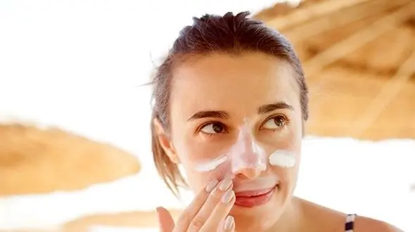 با کرم های ضد آفتاب ضد لک در شیمن شاپ آشنا شوید (قیمت +معرفی)