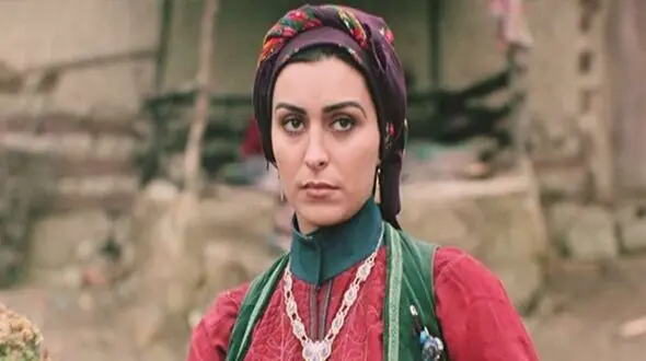تصاویر خانه ویلایی کتایون در سریال گذر از رنج ها / سکوتی پر از دلتنگی برای مرحوم ماه چهره خلیلی