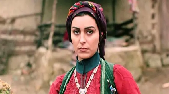 تصاویر خانه ویلایی کتایون در سریال گذر از رنج ها / سکوتی پر از دلتنگی برای مرحوم ماه چهره خلیلی