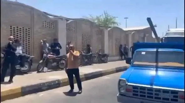 علت تجمع لنج‌داران بوشهری و بازداشت برخی از آنها چه بود؟