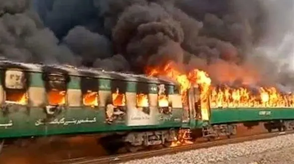 کتری برقی عامل جزغاله شدن 79 مسافر در واگن قطار پاکستان