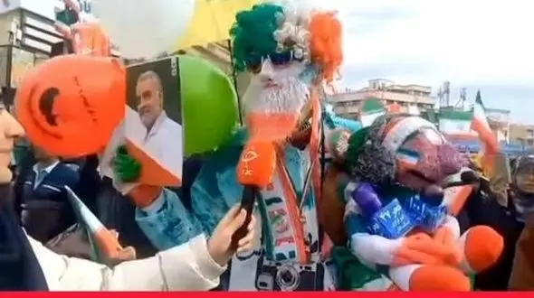 فیلم/حضور خلاقانه جناب خان در جریان برگزاری راهپیمایی باشکوه 22 بهمن/ قیمت گوشت و مرغ مهم نیست!