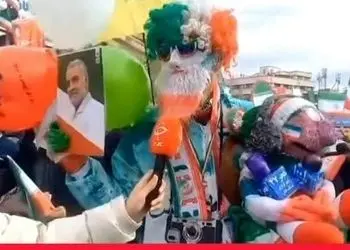 فیلم/حضور خلاقانه جناب خان در جریان برگزاری راهپیمایی باشکوه 22 بهمن/ قیمت گوشت و مرغ مهم نیست!