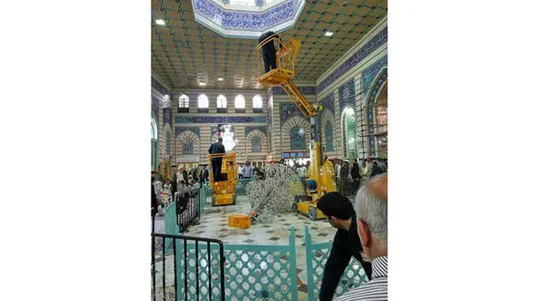 حادثه سقوط چلچراغ حرم حضرت معصومه(س)  + عکس