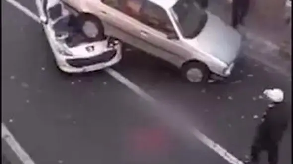 تصادف فجیع در  زیرگذر منجم تبریز + فیلم 