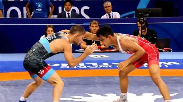 حمله خونین با قمه به داور بین‌المللی در سالن کشتی نهاوند