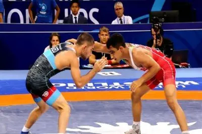 حمله خونین با قمه به داور بین‌المللی در سالن کشتی نهاوند