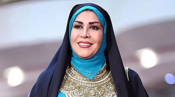 واکنش خانم مجری سابق به جنجال فیلم های استخر و سیگار کشیدنش! 