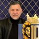 نگاهی به جشن تولد صمیمی علی دایی و کیک تولد دوطبقه لاکچری‌اش با حضور بهنام بانی/ دیزاین میز با گل های سفید خیلی ساده ولی شیک شده+عکس
