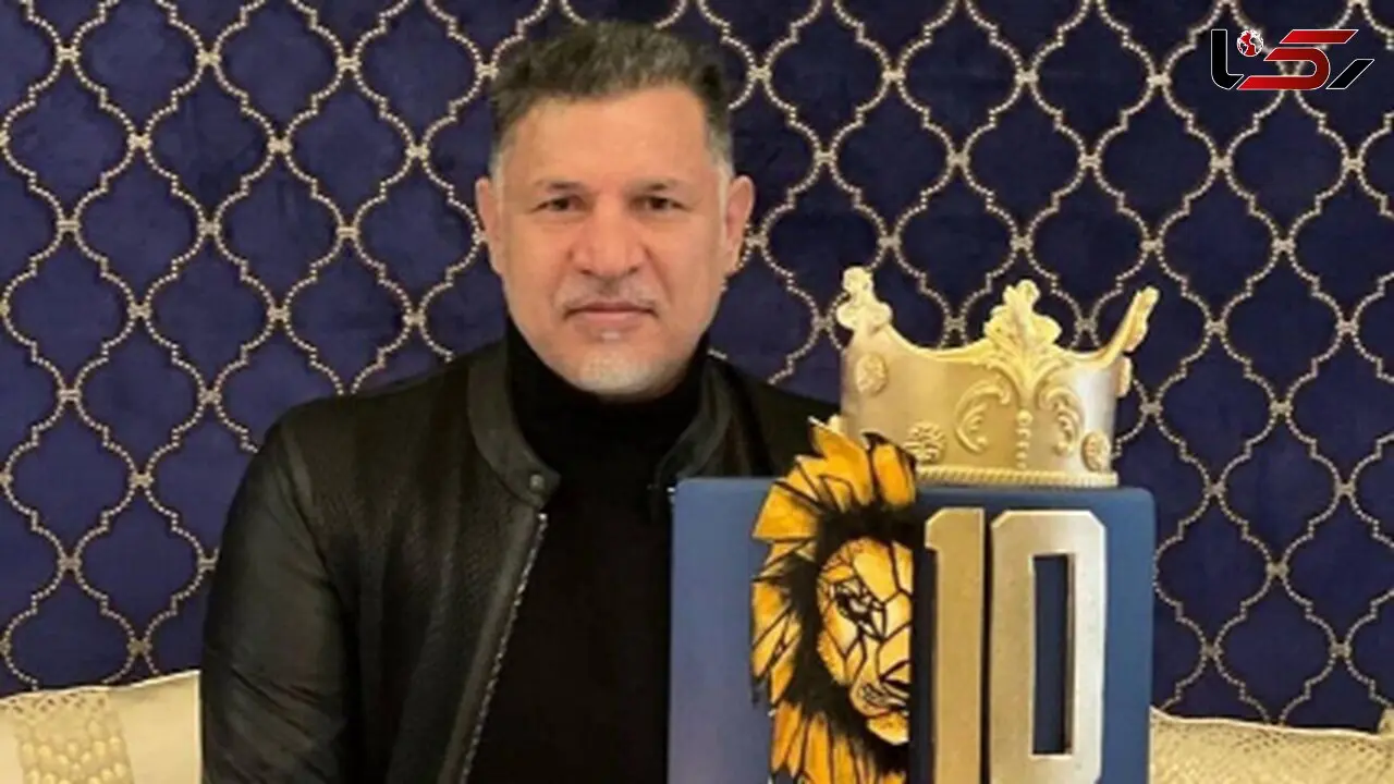 نگاهی به جشن تولد صمیمی علی دایی و کیک تولد دوطبقه لاکچری‌اش با حضور بهنام بانی/ دیزاین میز با گل های سفید خیلی ساده ولی شیک شده+عکس