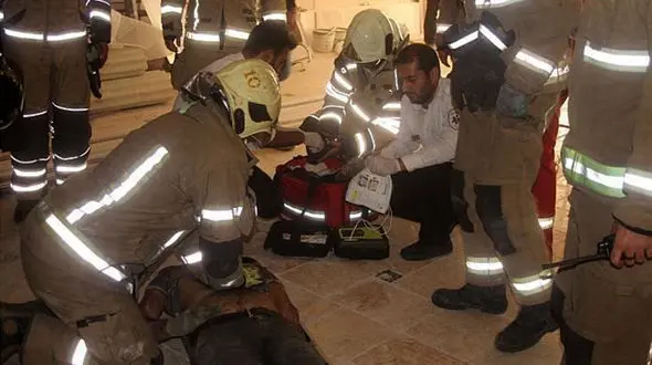 تصاویر تکاندهنده از سقوط مرگبار نصاب آسانسور + تصاویر