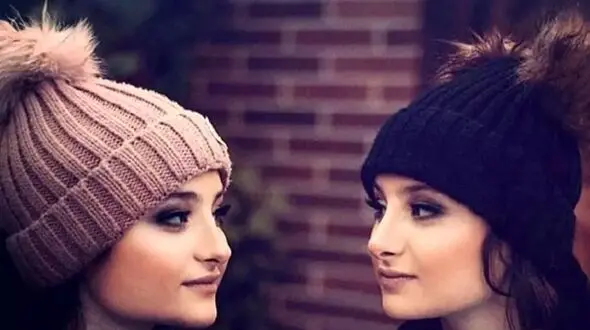 عکس  چادری  سارا و نیکای سریال پایتخت در ایران 