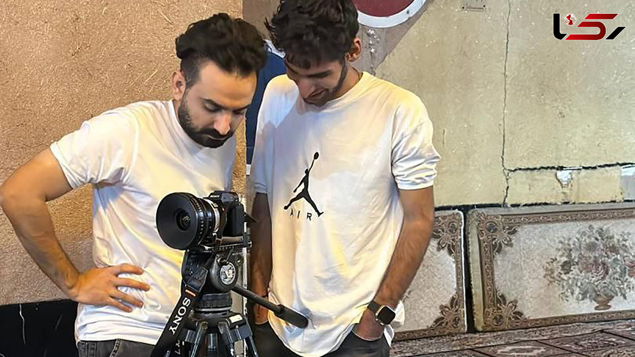 مصاحبه با علیرضا زمانی که اولین تجربه کارگردانی تئاتر خود را روی صحنه می برد