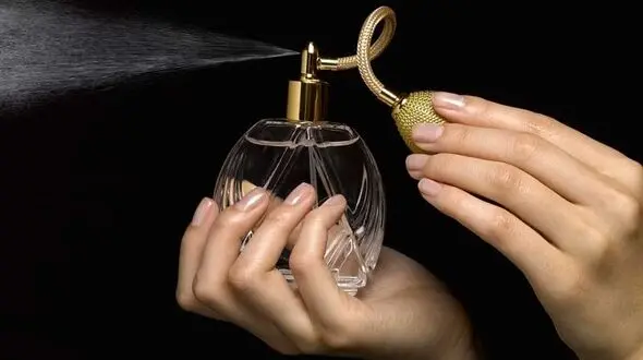 ساده ترین راه برای ترک سیگار/ بو کردن عطرهای خوشبو راهی برای نکشیدن سیگار