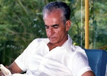 عکس  سفر به ایام قدیم /  چهره تکیده محمدرضا پهلوی پس از تبعید به جزیره باهاماس ! / سال ۱۳۵۸ 
