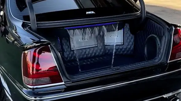 ببینید / طراحی آبشار پشت صندوق عقب ماشین! + فیلم