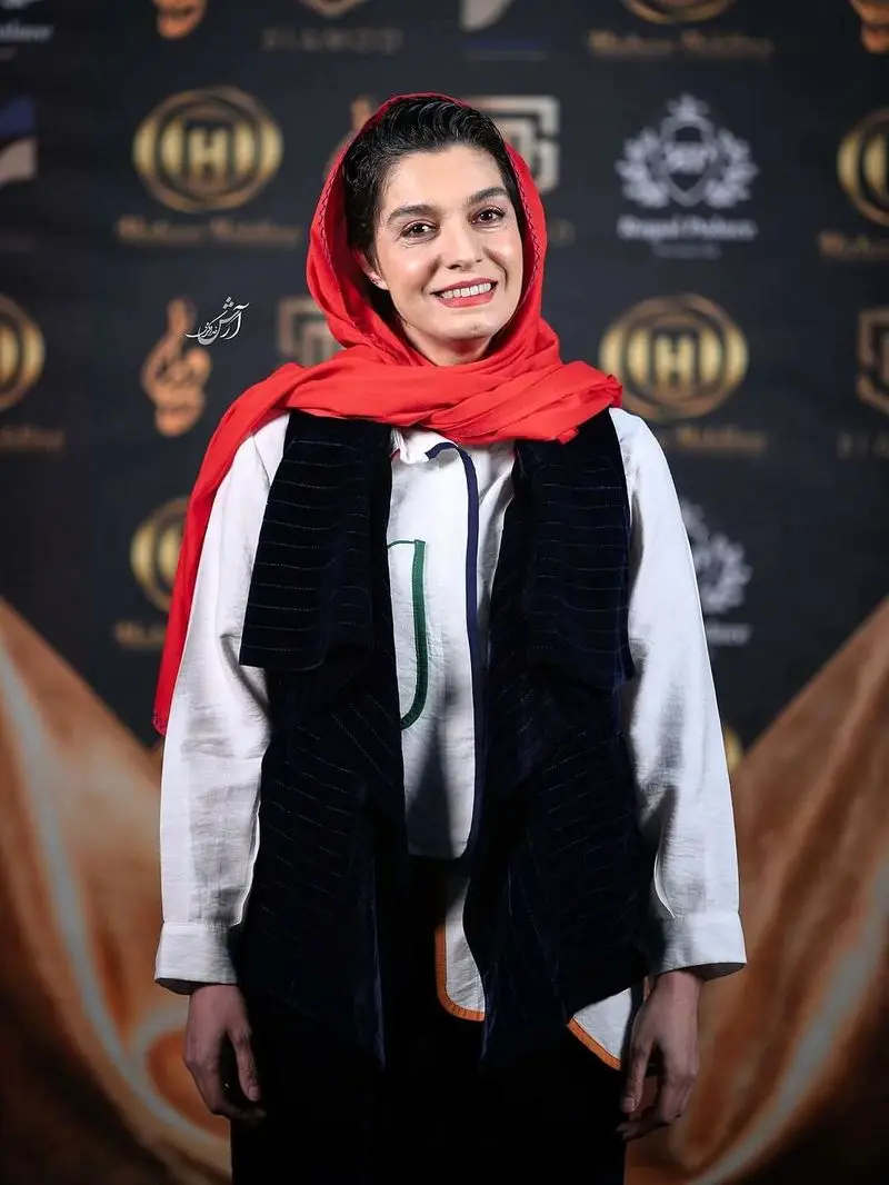 الیکا عبدالرزاقی، بازیگر سینما، تئاتر و تلویزیون و کارگردان تئاتر