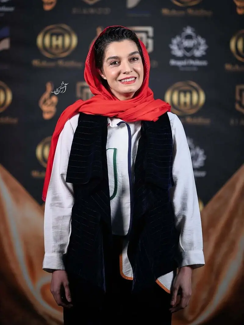 الیکا عبدالرزاقی، بازیگر سینما، تئاتر و تلویزیون و کارگردان تئاتر
