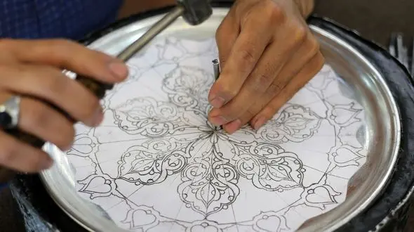 صنایع دستی در سایه ۱۵ سال بلاتکلیفی بیمه ای/ کاهش ۸.۶ درصدی بیمه‌شدگان در هر سال، قانون حمایتی را به حاشیه برد