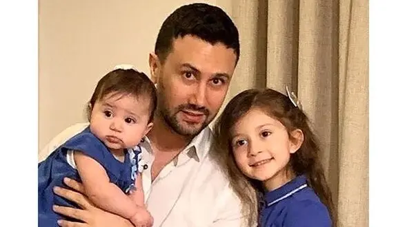 فخرفروشی شاهرخ استخری با لباس های خیلی لاکچری دخترانش / آقای بازیگر خیلی به رخ کشید !