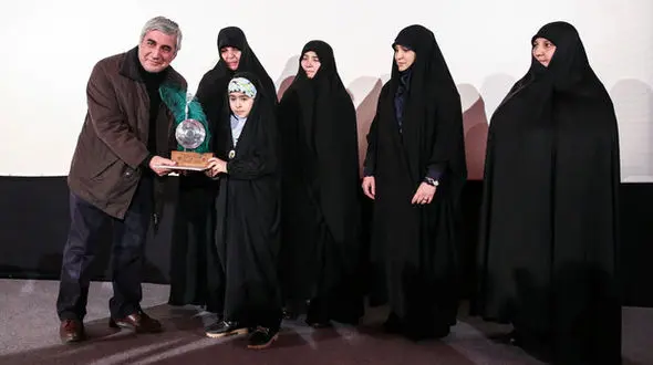 ابراهیم حاتمی کیا: نمی‌دانم نان چه کسی را از سفره‌اش برداشته‌ام؟!