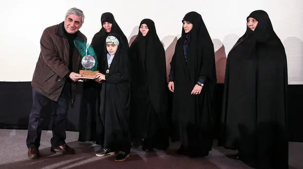 ابراهیم حاتمی کیا: نمی‌دانم نان چه کسی را از سفره‌اش برداشته‌ام؟!