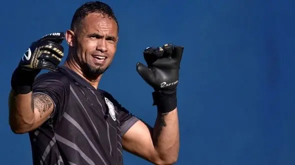 بازگشت دروازه‌بان قاتل به فوتبال / او نامزدش را کشته است ! + عکس / برزیل