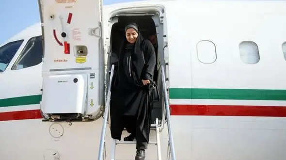 2 زن خلبان میزبان خانم وزیر در پرواز گناباد + عکس 