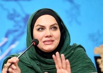 عکس هنری نرگس آبیار در قاب شیشه‌ایِ سووشون