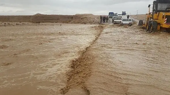 سواری پژو در سیلاب ایذه غرق شد / خبری از سرنشینان نیست!