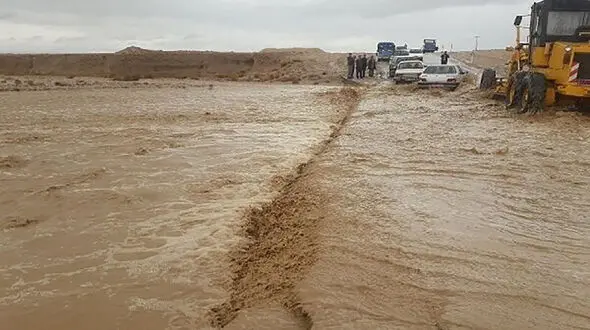 سواری پژو در سیلاب ایذه غرق شد / خبری از سرنشینان نیست!