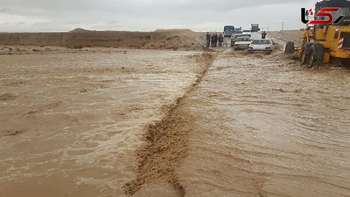 سواری پژو در سیلاب ایذه غرق شد / خبری از سرنشینان نیست!