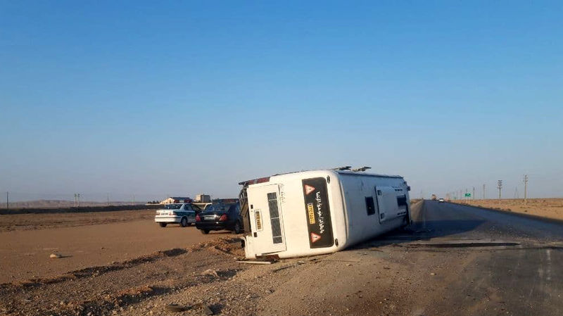 واژگونی اتوبوس در جاده سمنان به سرخه  