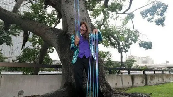 ناخن 121 سانتی متعلق به یک مرد آمریکایی+عکس