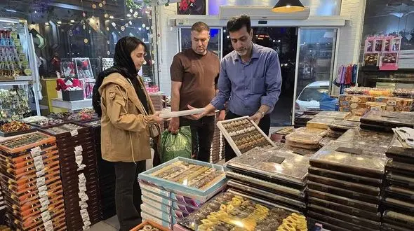 شیرینی فروشان برای پخت شیرینی شب یلدا روغن ندارند / شیرینی کالای فوق لوکس شده است / کاهش 30 تا 40 درصدی تقاضا برای شیرینی!