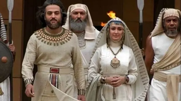 عکس یادگاری «یوزارسیف» در کنار دخترش «منسه» و مادرش «راحیل» / چهره های واقعی خارج از سریال یوسف پیامبر