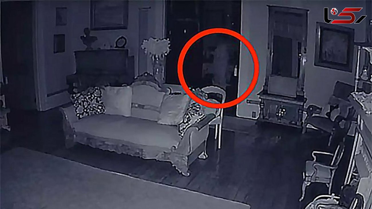 زوج کنجکاو توانستند از ارواح داخل خانه شان فیلمبرداری کنند / ارواح در حال دعوا با بالشت بودند + عکس