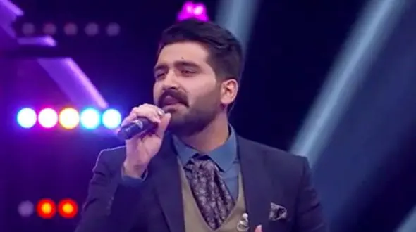 فیلم غوغای خوانندگی بی نظیر آهنگ منو تو آغوشت بگیر آغوش تو مقدسه در صداتو/ آغوشتو به غیر من به روی هیچکی وا نکن منو از این دلخوشی و آرامشــــم جــــدا نکن !