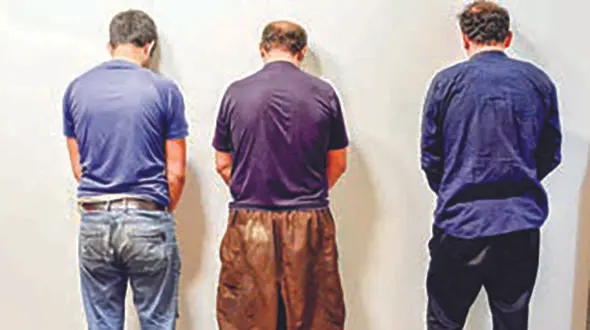 جدال وحشتناک چند جوان با وینچستر و شمشیر در مصلا+ عکس