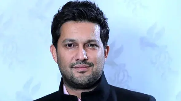 فیلم غوغای آواز  باشکوه حامد بهداد با صدای بهشتی و دلنشین/ سیاوش قمیشی تاییدش کرد/ آهنگ جهان و کار جهان جمله هیچ در هیچ است