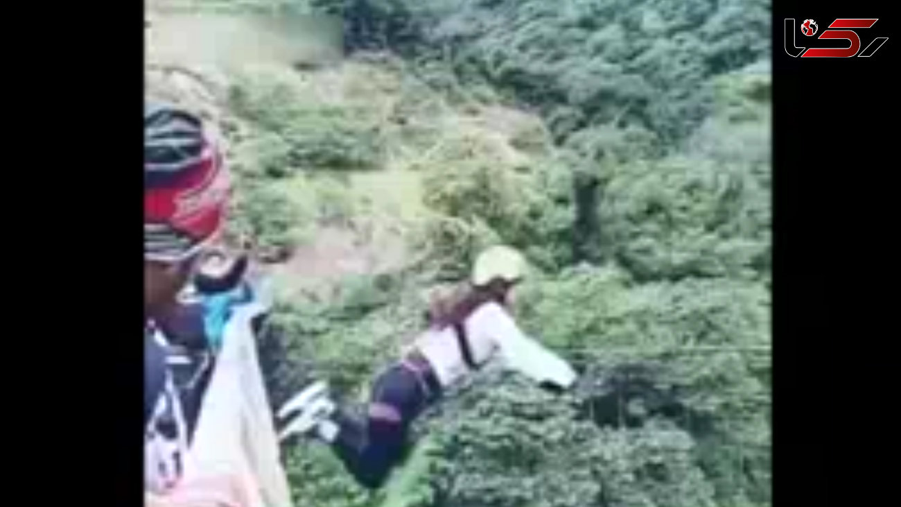 لحظه پرش مرگبار دختر از پل مرتفع + فیلم وعکس