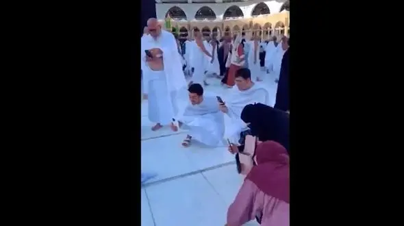 این دختر بچه بانمک در حج همه را به وجد آورد + فیلم  