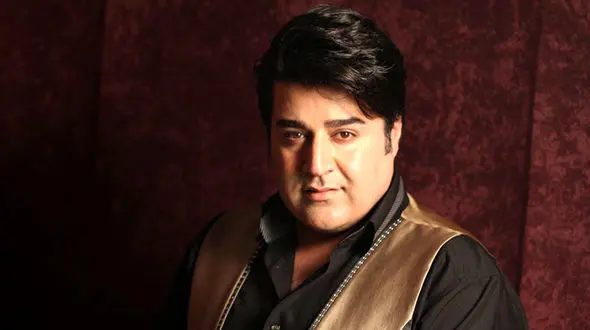 اعلام خبر ازدواج خواننده پاپ در برنامه زنده 