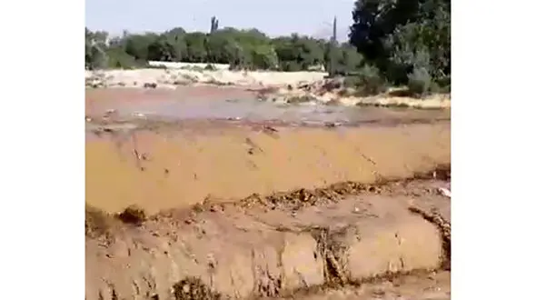 فیلم طغیان رودخانه گنبرف در دهستان قاضی‌جهان / صحنه وحشتناکی بود