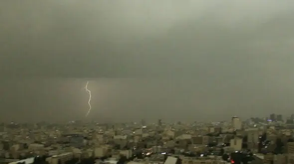 طوفان شدید در تهران ٢۴ نفر  مصدوم و یک فوتی برجای گذاشت / احتمال افزایش تعداد مصدومان