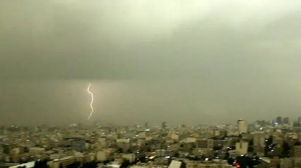 طوفان شدید در تهران ٢۴ نفر  مصدوم و یک فوتی برجای گذاشت / احتمال افزایش تعداد مصدومان